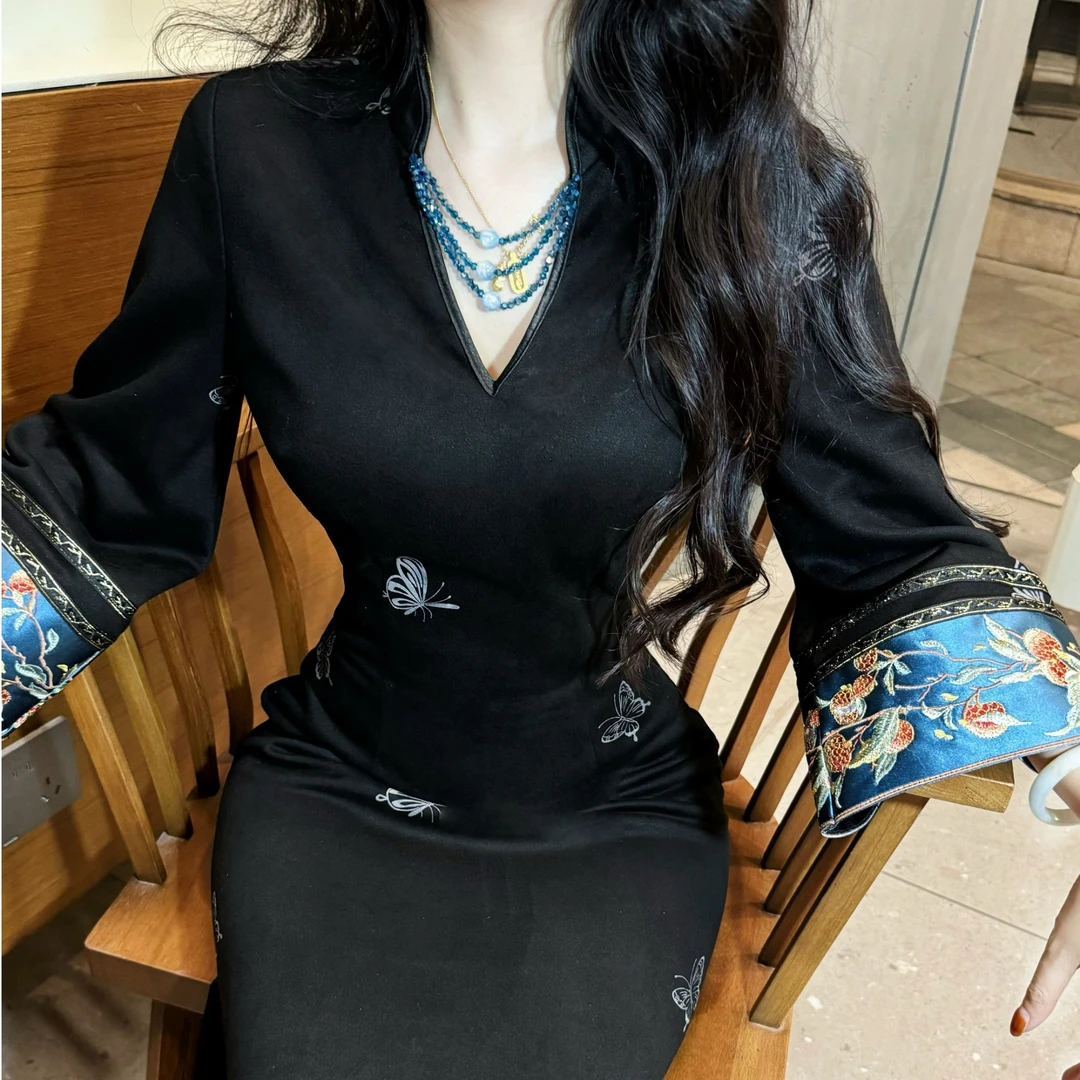 LHMknk1活动画报夫人原创自制秋冬温柔麂皮绒刺绣珠链旗袍 蓝香蝶