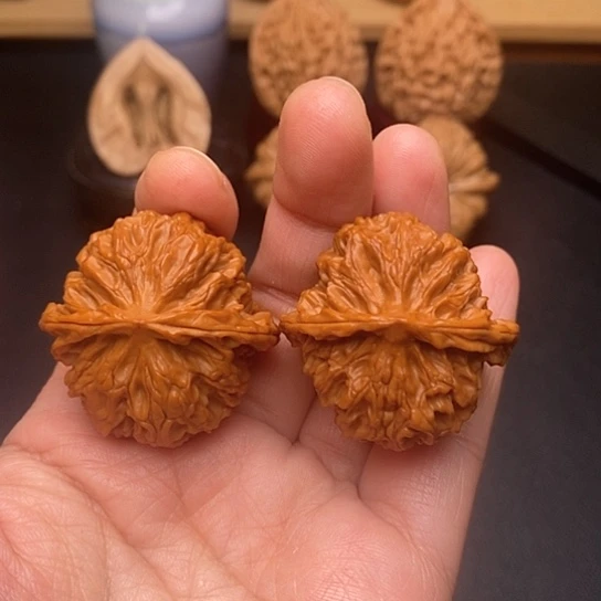 核桃36尺。    苹果园全品无修