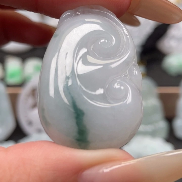 翡翠未镶嵌颈饰如意