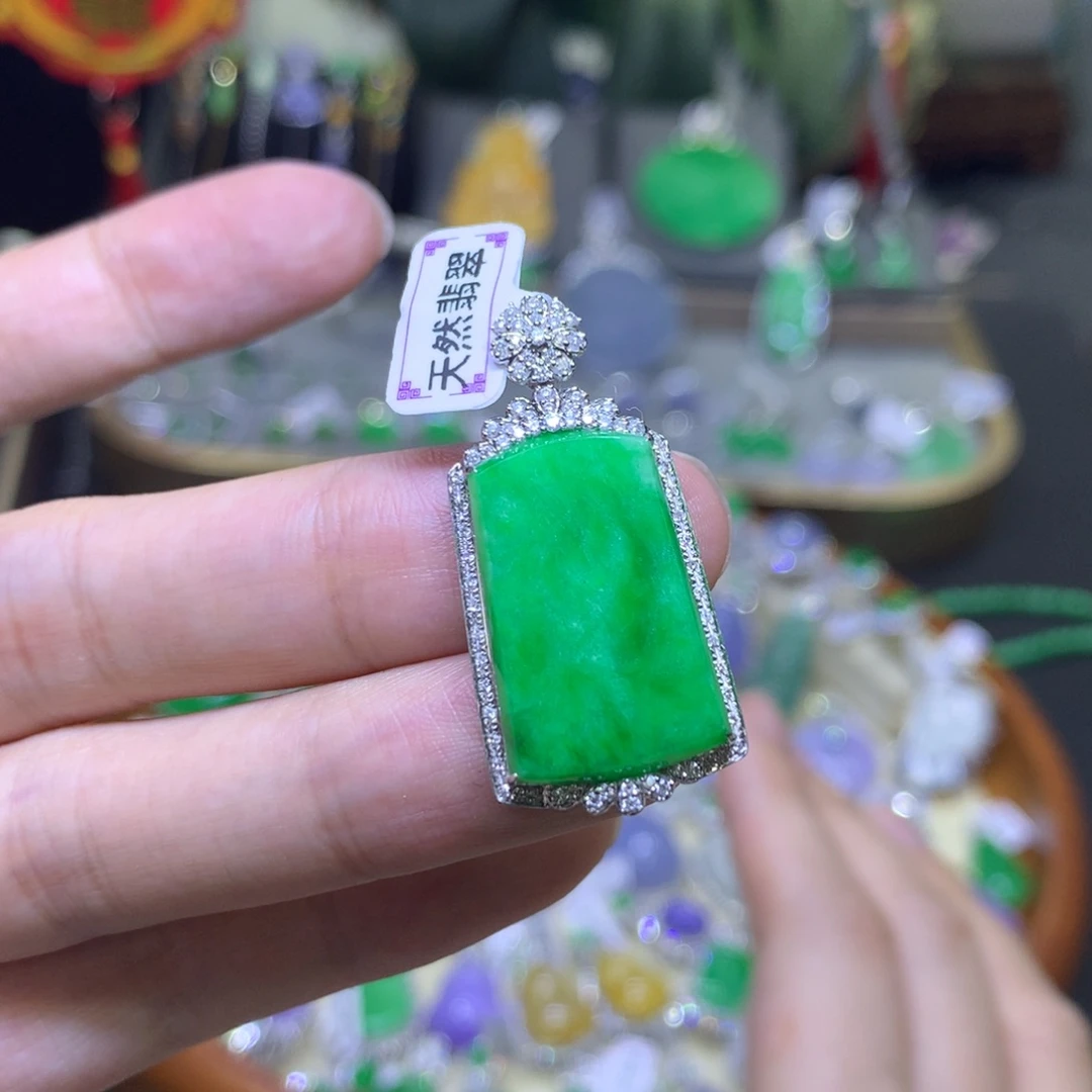 翡翠18K金镶嵌颈饰翡翠吊坠项链