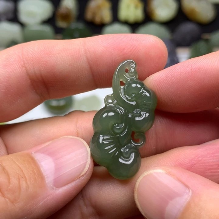 和田玉未镶嵌颈饰