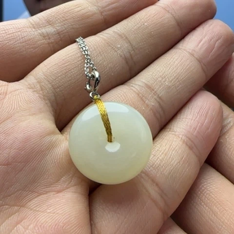 和田玉颈饰合金定制