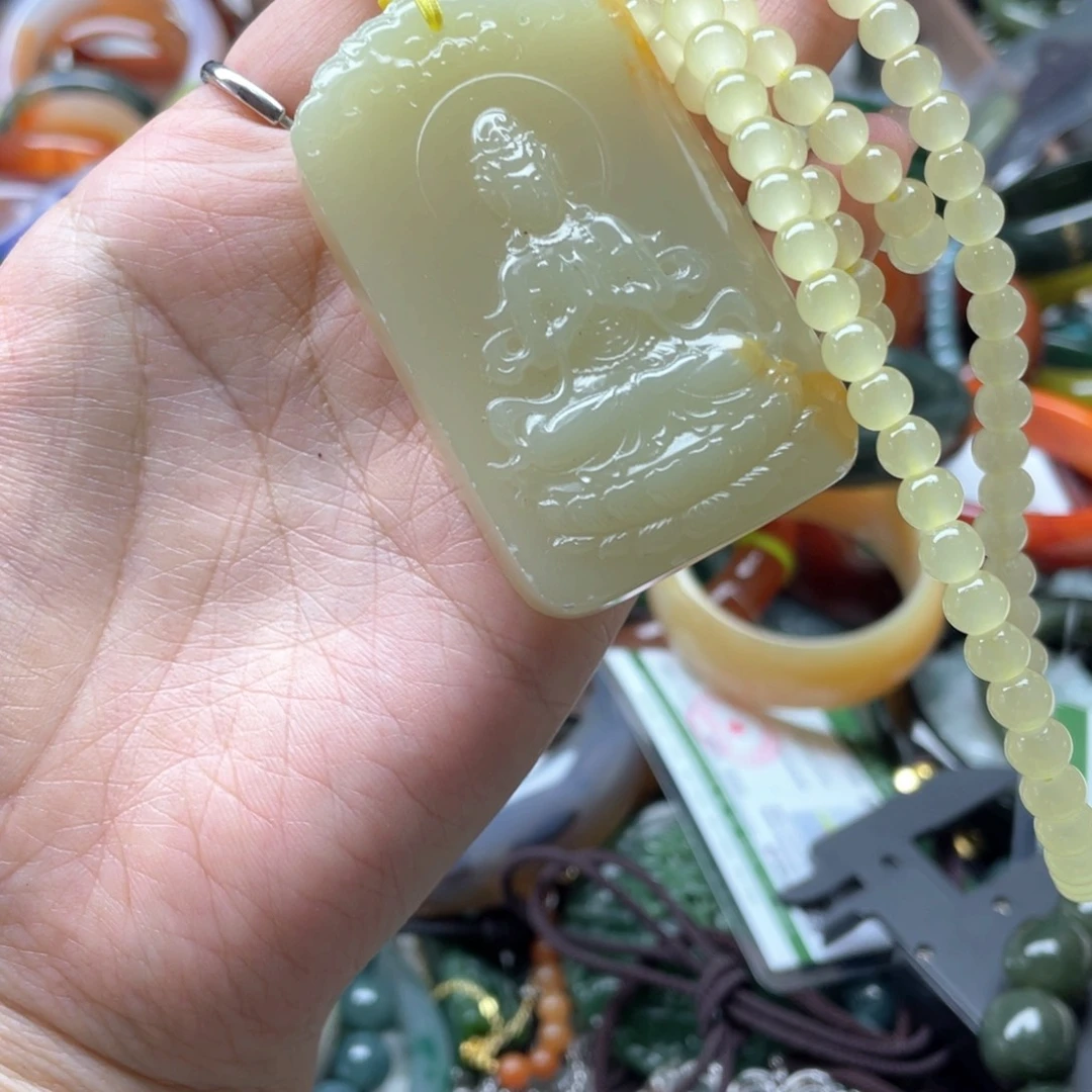 蛇纹石玉未镶嵌颈饰