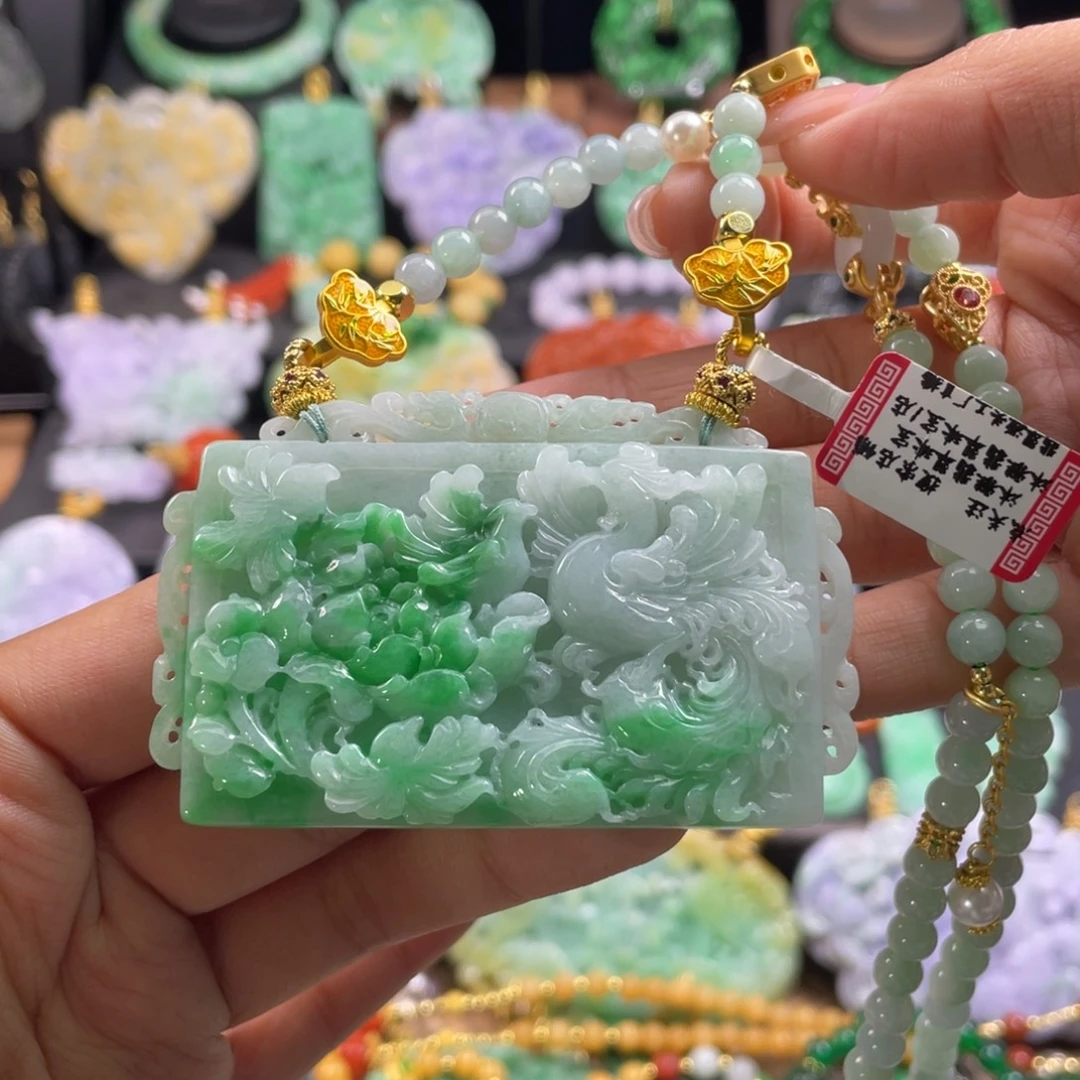 翡翠未镶嵌颈饰待编织