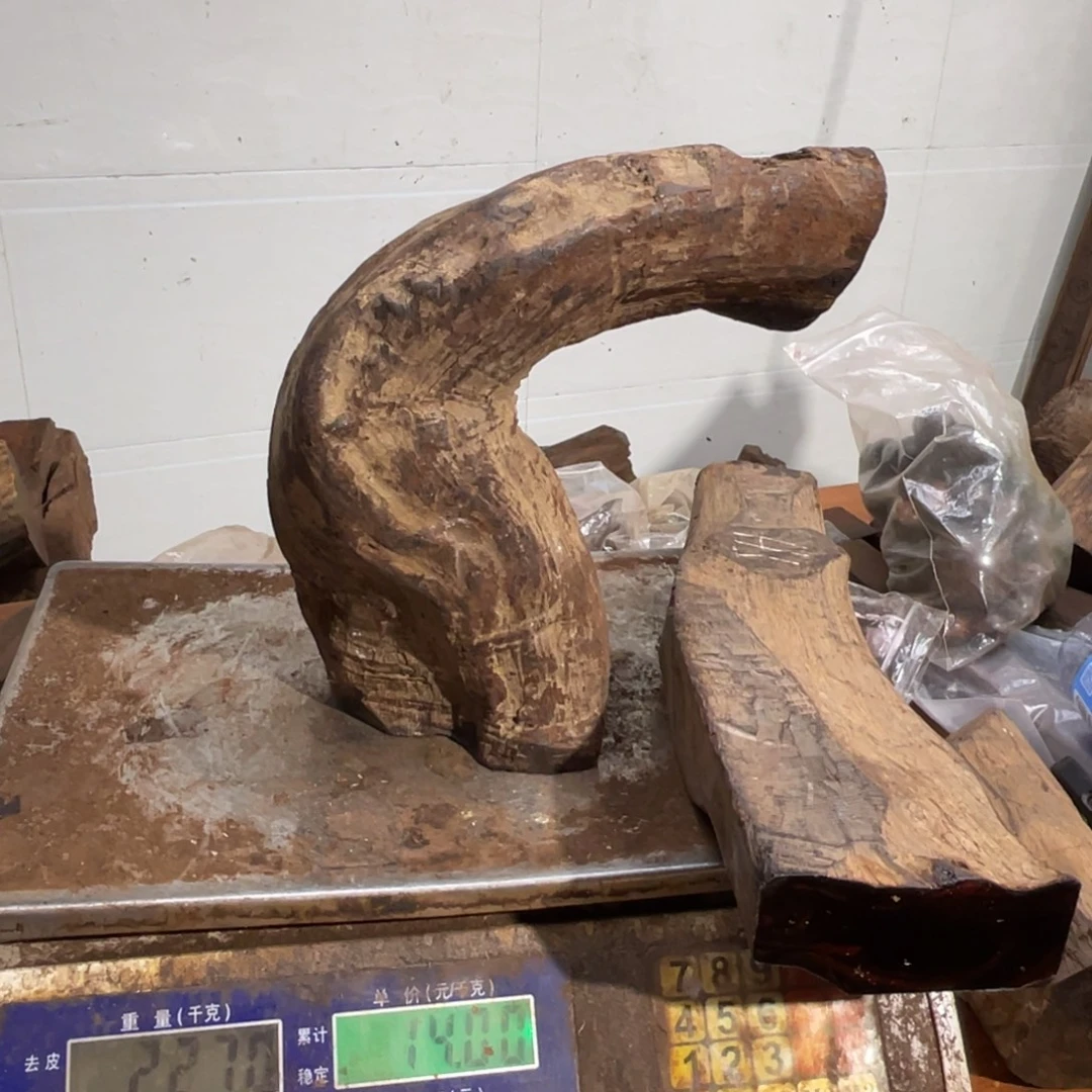 O***9木大红酸枝原料摆件