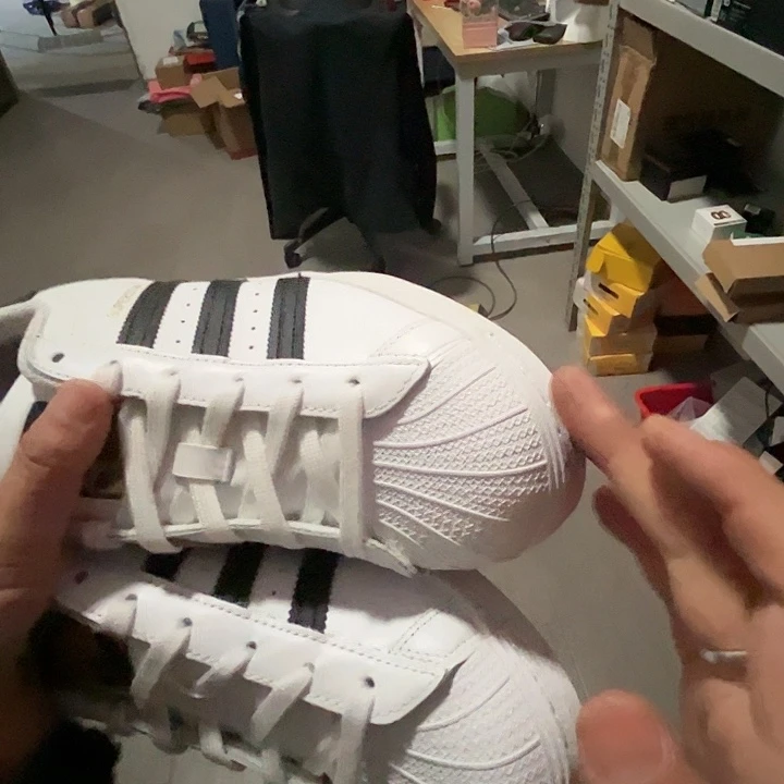 品牌金标鞋38码。