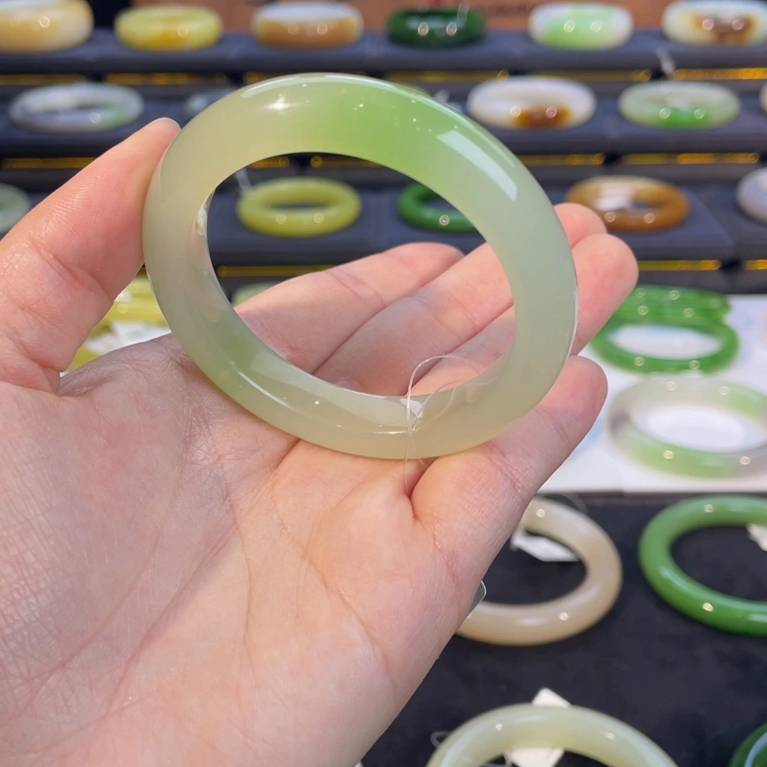 未镶嵌手镯和田玉翠青手镯51