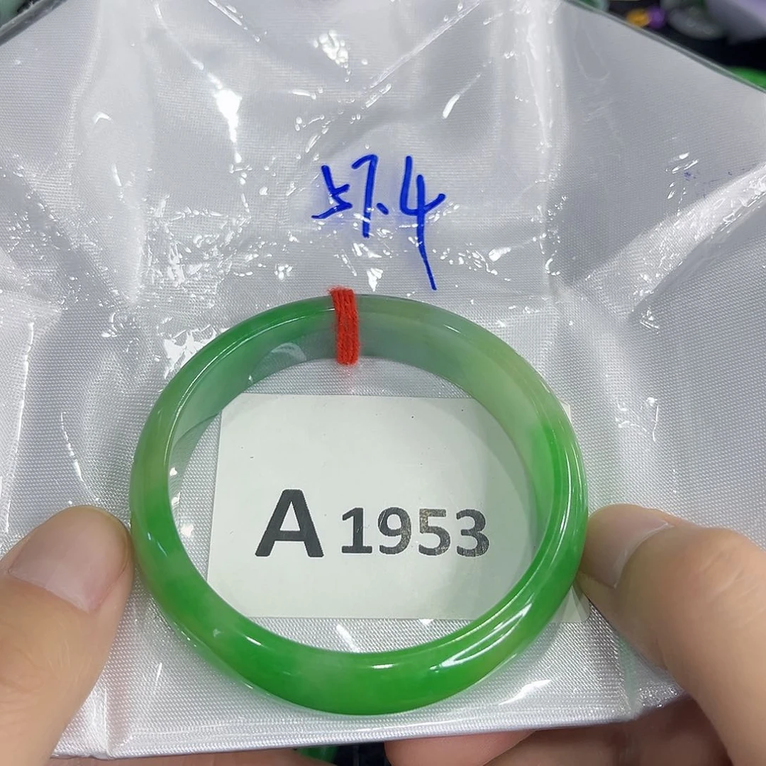 翡翠手镯未镶嵌手镯