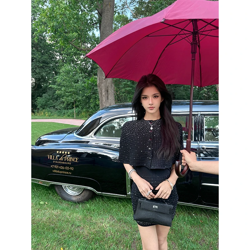 早秋轻奢气质高贵千金感斗篷披肩设计新款针织外套连衣裙两件套女