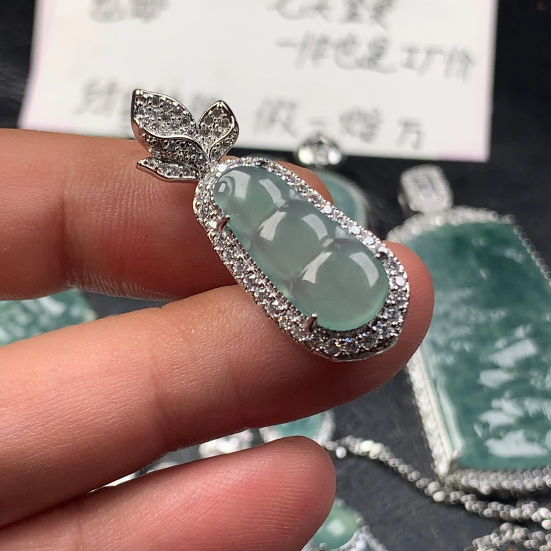 颈饰未镶嵌翡翠福豆