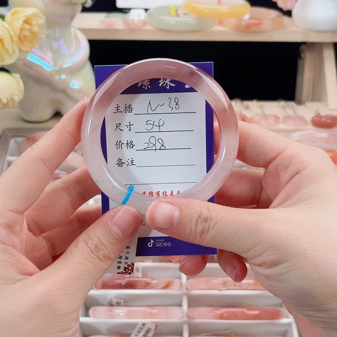 咿***呀石英质玉未镶嵌手镯