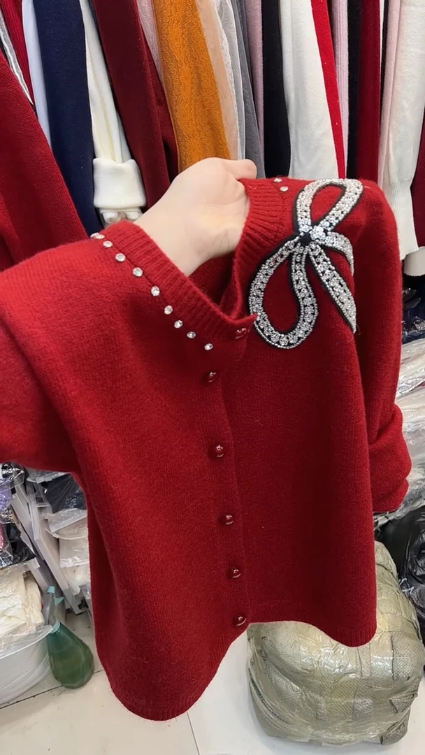 2025冬季爆款红色针织衫女气质减龄圆领单排扣宽松显瘦长袖上衣潮