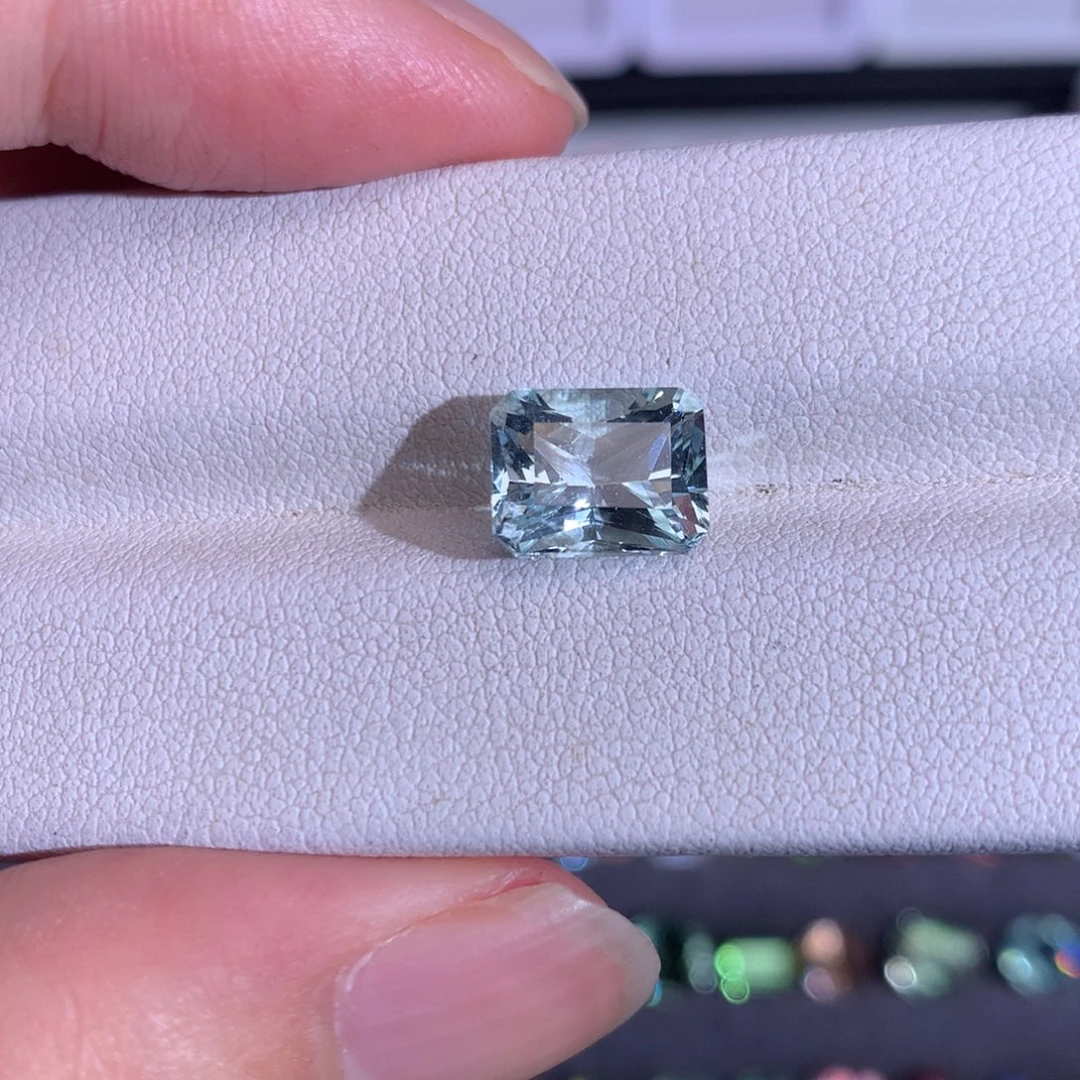 笔搁海蓝宝石未镶嵌3.125ct