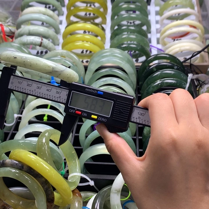 绿泥石云母质玉（岫岩玉）合金手镯2