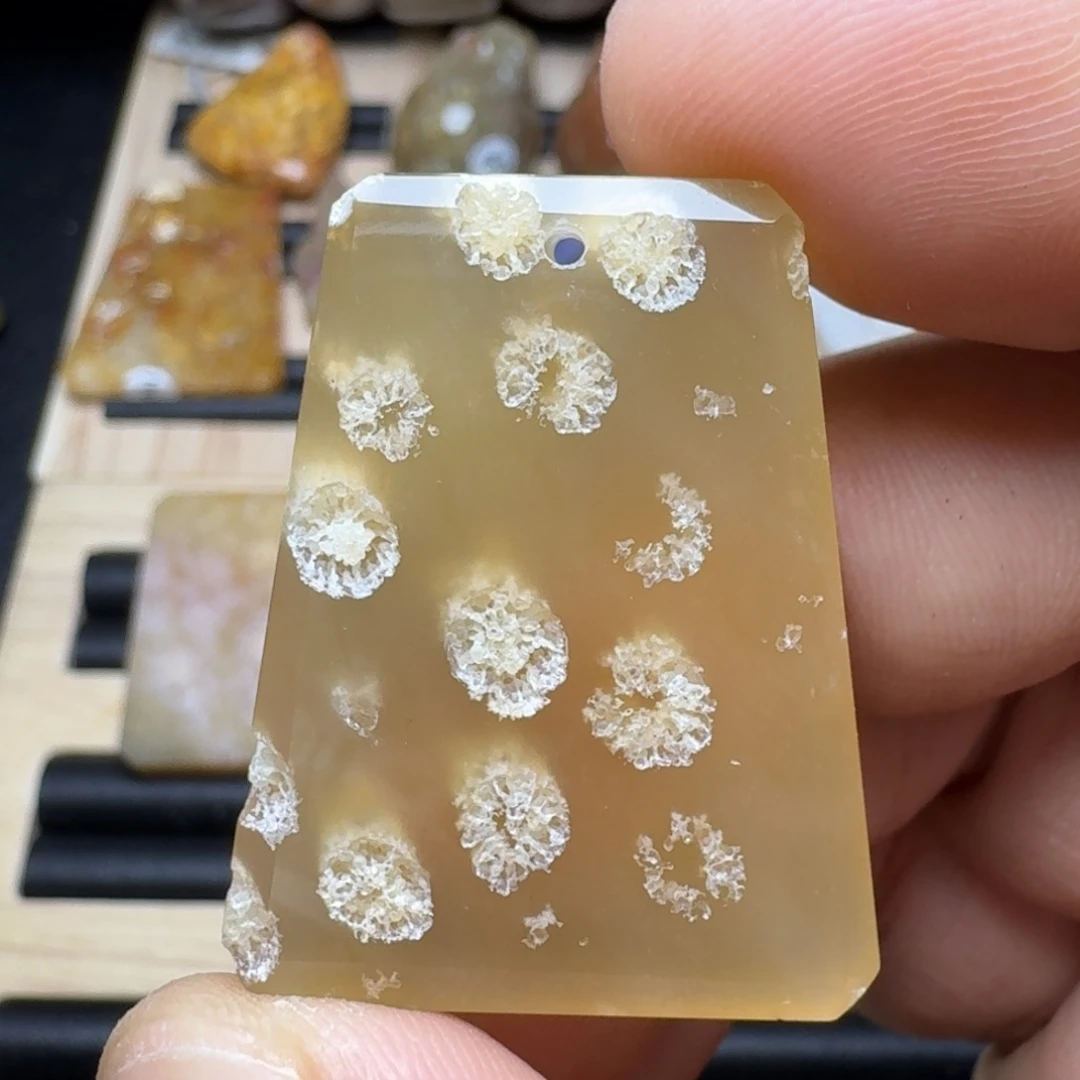 未镶嵌纯天然色有机玉石保真色硅化玉