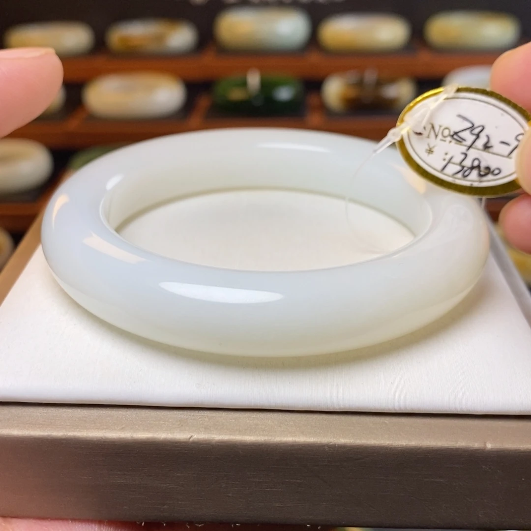 和田玉（白玉）未镶嵌手镯