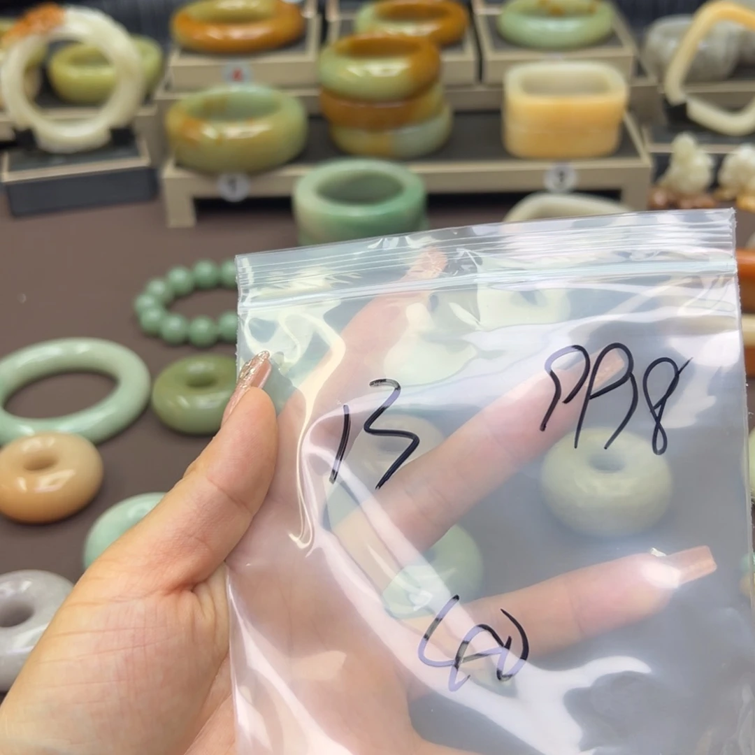 石英质玉手镯未镶嵌9***8