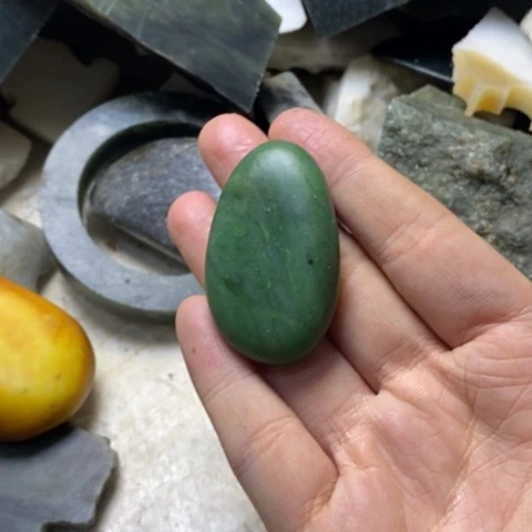 透闪石质玉未镶嵌珠宝半成品风***平