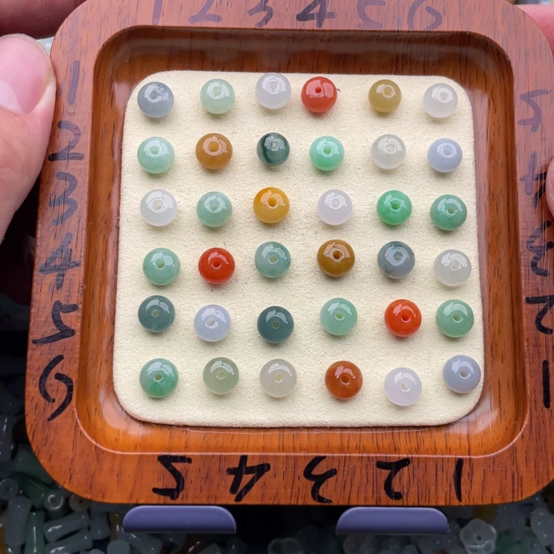 翡翠未镶嵌颈饰 tujueklvkl