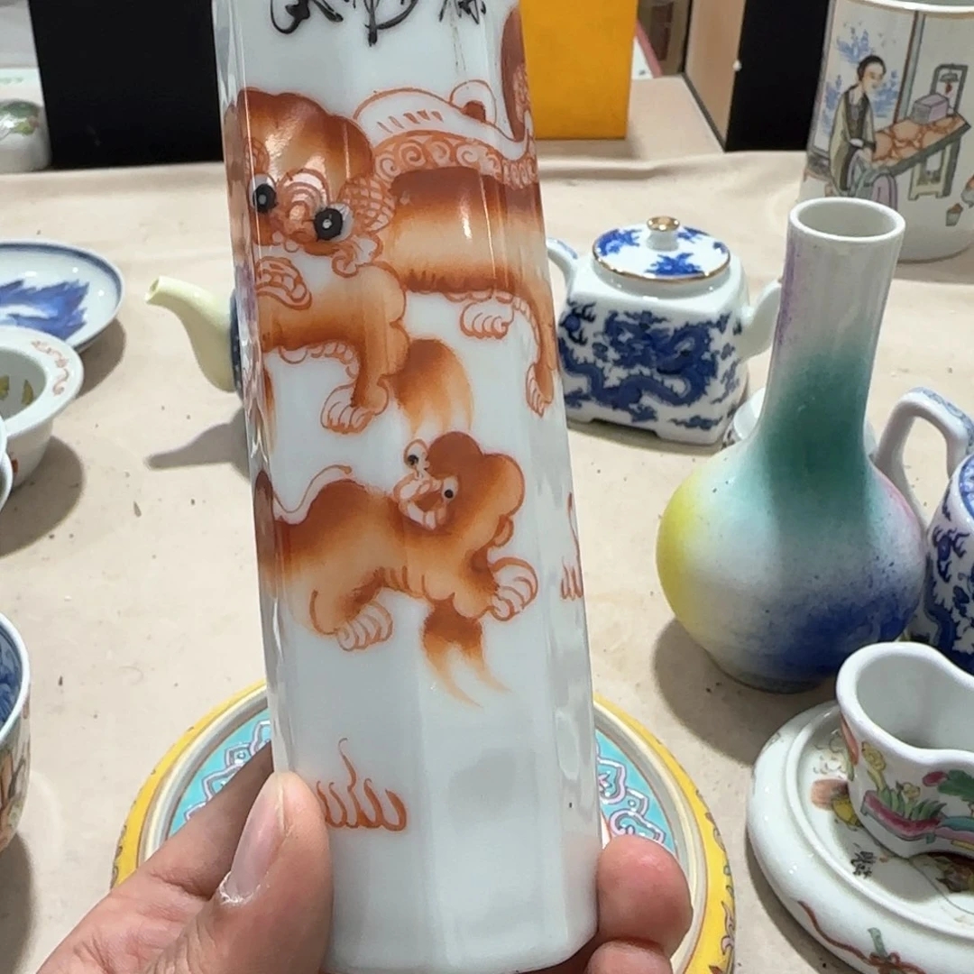 瓷片瓷器上还有两条长线上镌刻