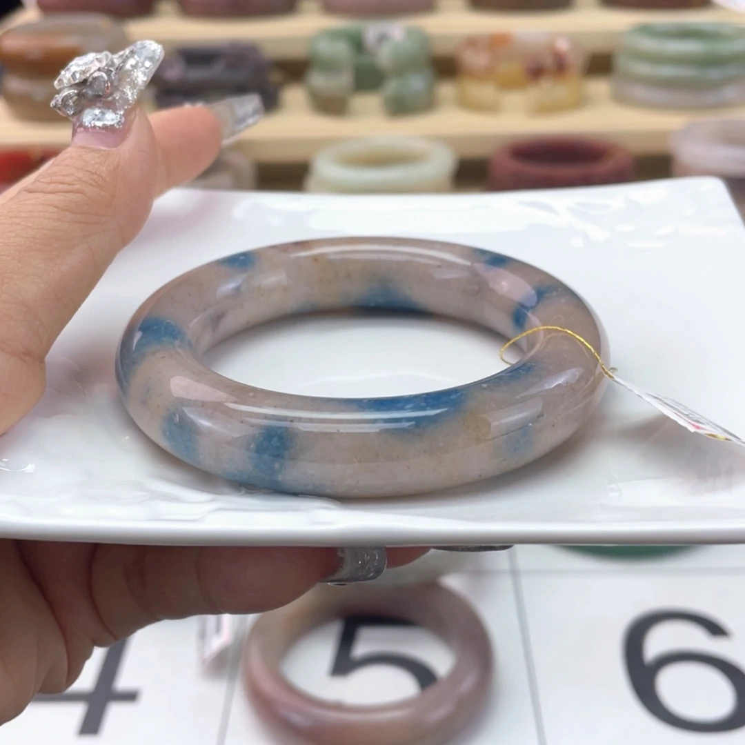 【闪购商品】石英岩玉手镯未镶嵌爱****子