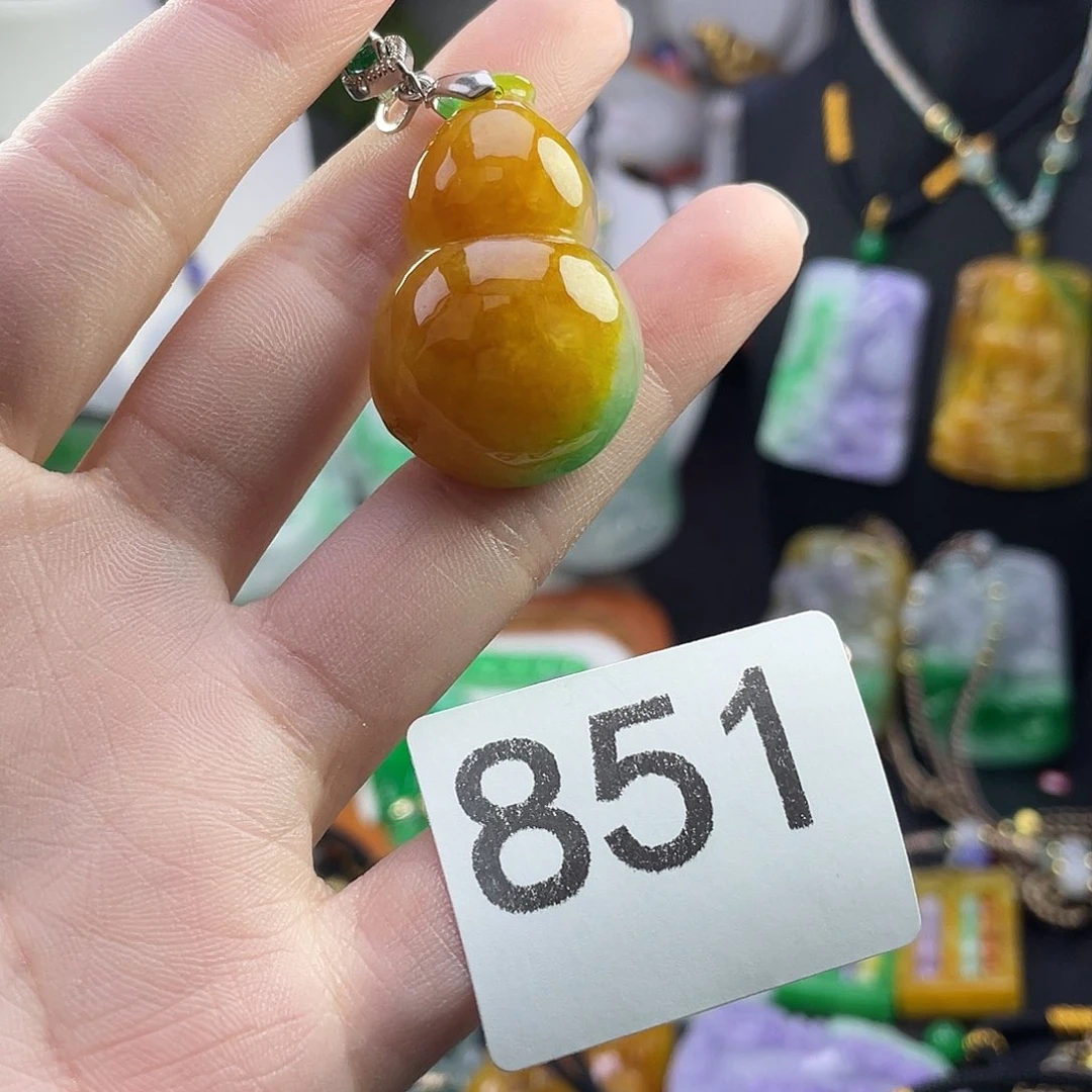 翡翠未镶嵌吊坠(赠链)