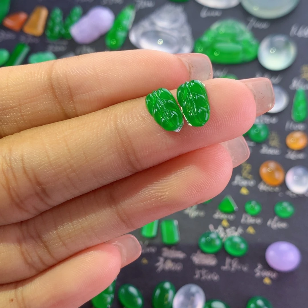 【闪购商品】翡翠未镶嵌颈饰叶子