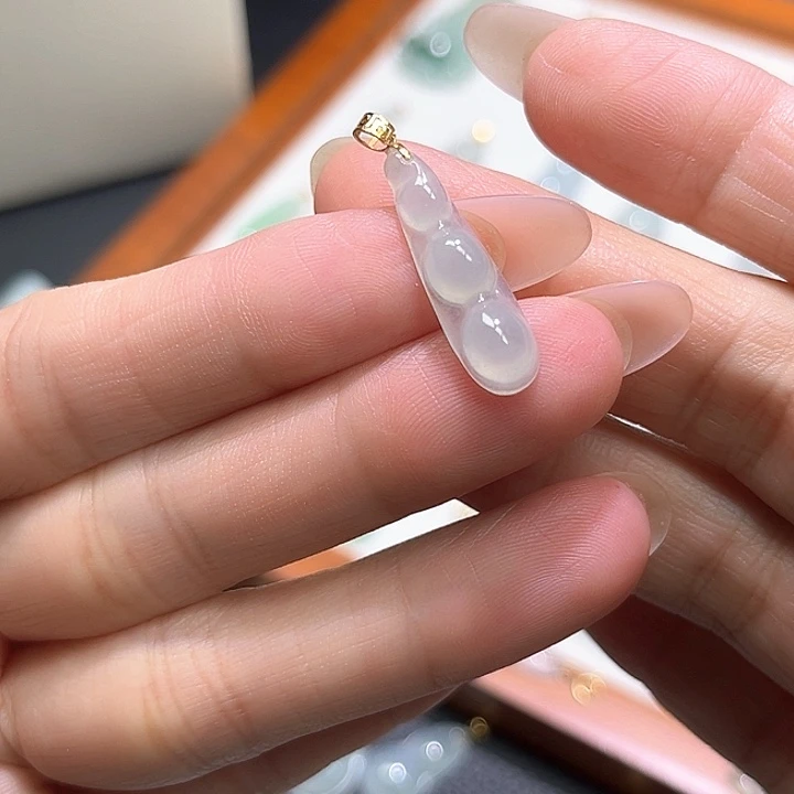 颈饰18K金镶嵌翡翠