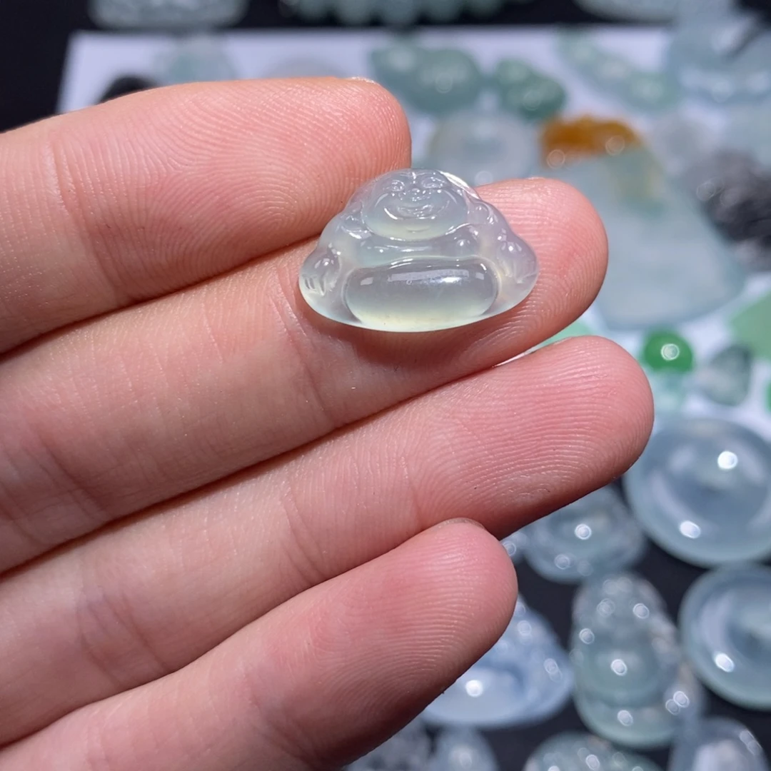 翡翠未镶嵌颈饰佛公