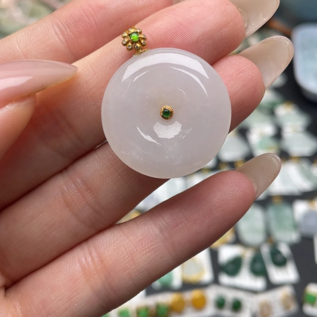 翡翠18K金镶嵌颈饰