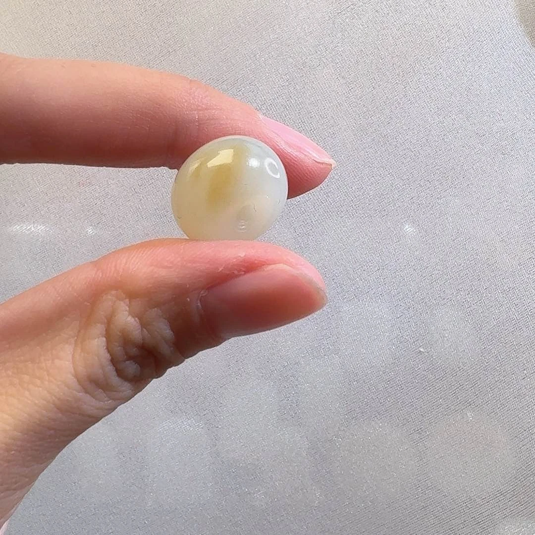 和田玉颈饰未镶嵌且末金山糖白小平安扣