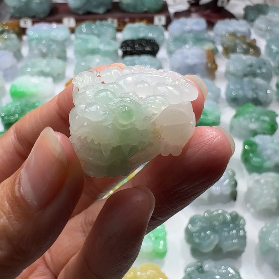 翡翠未镶嵌挂件貔貅