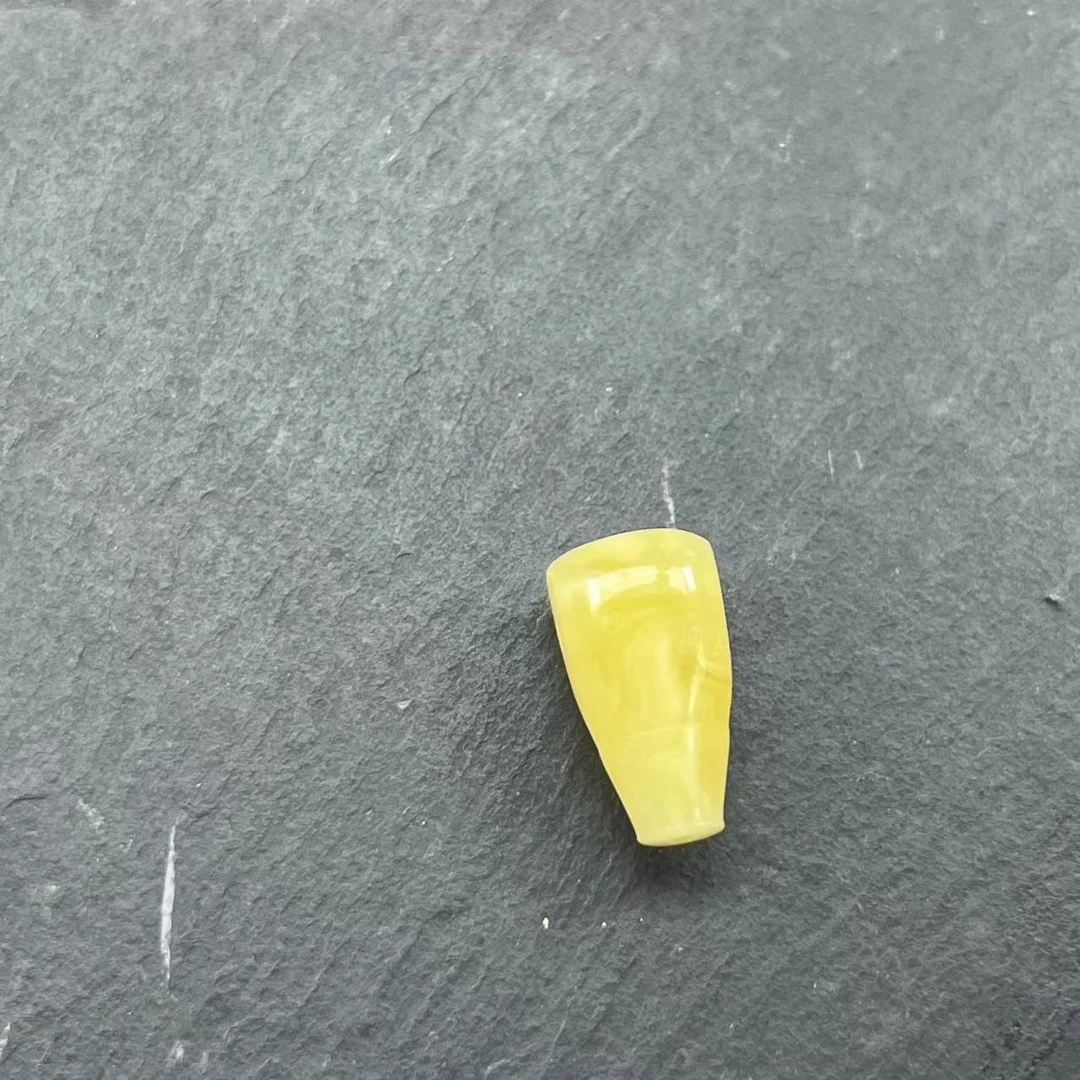 A339天然蜜蜡琥珀鸡油黄三通