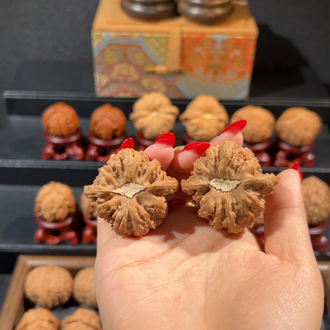 文玩核桃把件蜜纹狮子头43