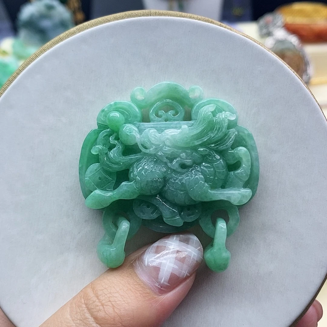 翡翠未镶嵌吊坠(赠链)