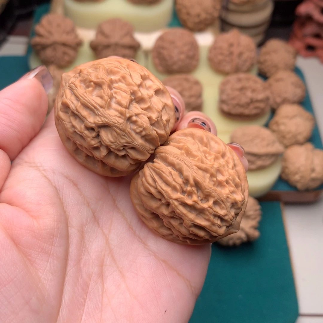 文玩核桃把件原树龙脉