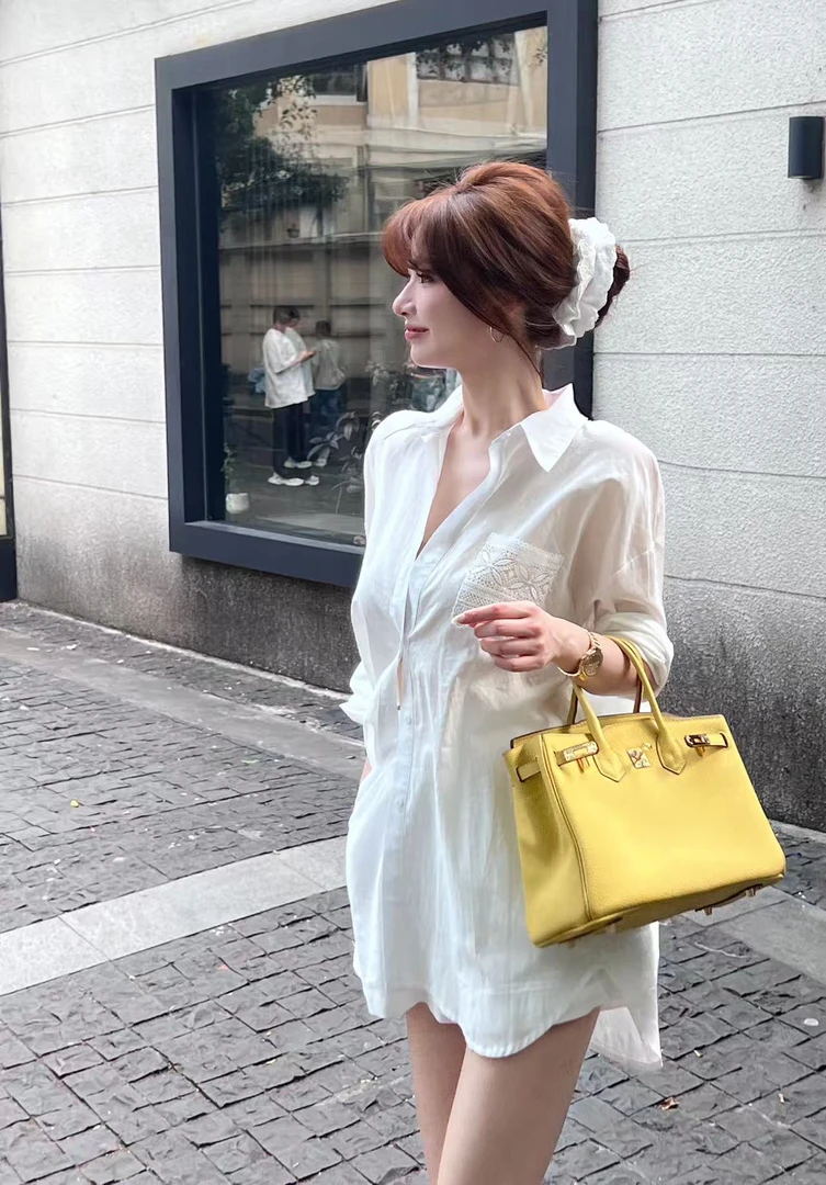 《素颜美女公式》蕾丝拼接洋气设计感慵懒风中长款衬衣➕百搭短裤