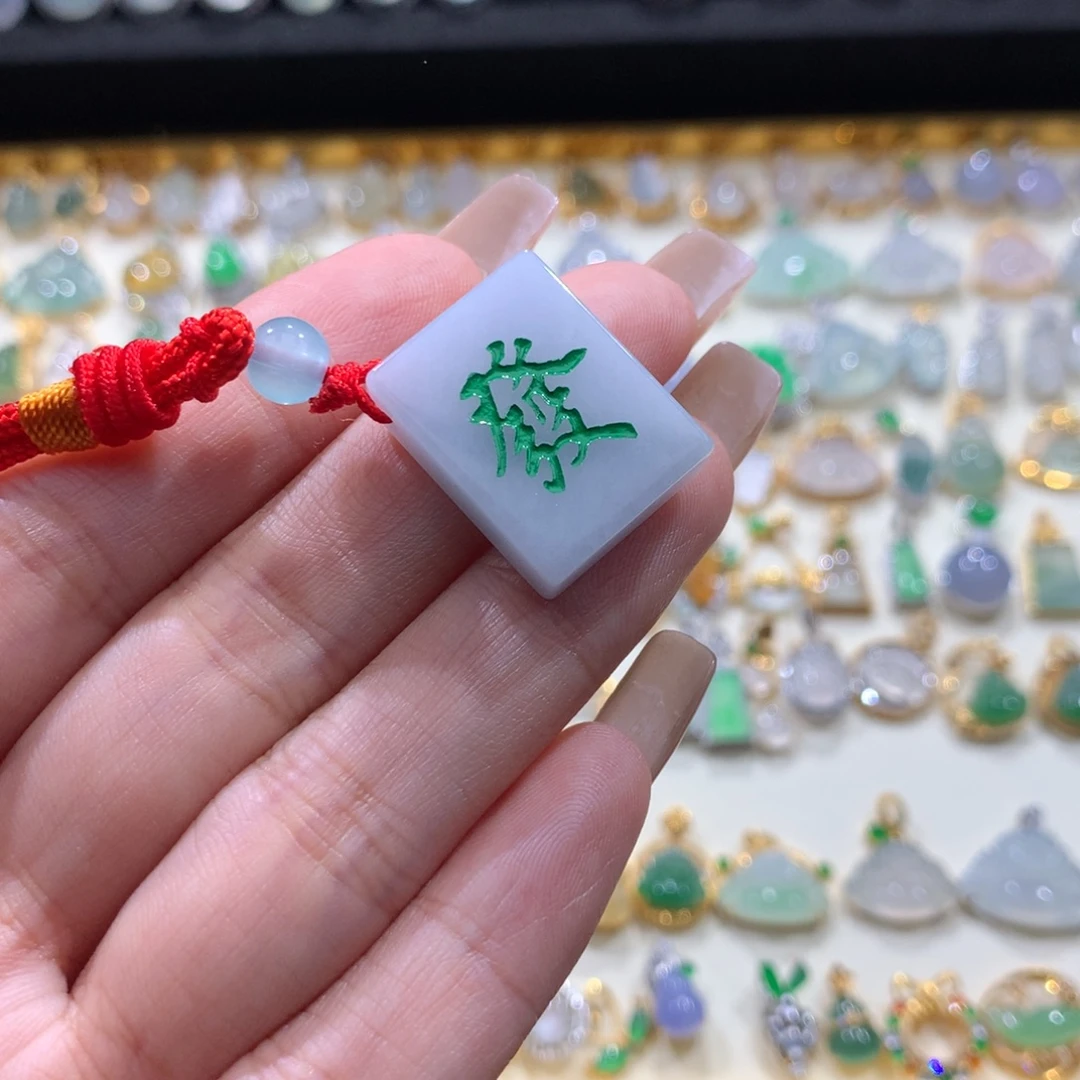 用***8翡翠未镶嵌颈饰翡翠