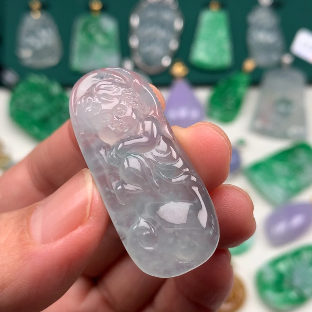 翡翠未镶嵌颈饰天使