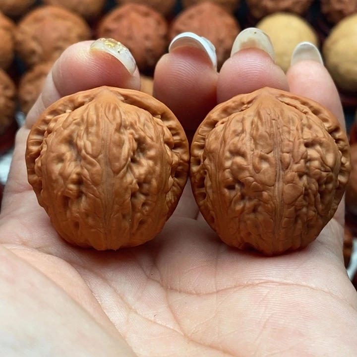 核桃精品文玩核桃手捻麒麟墩
