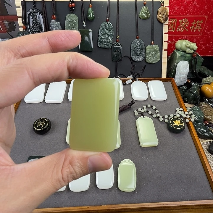 Q***春玉黄三五祥云牌无事牌