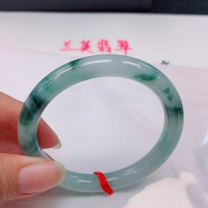 翡翠未镶嵌手镯（圆镯）