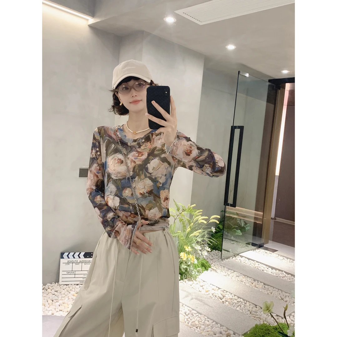 【骆小姐私服】花朵晕染印花网纱长袖T恤2025夏新款宽松防晒空调衫
