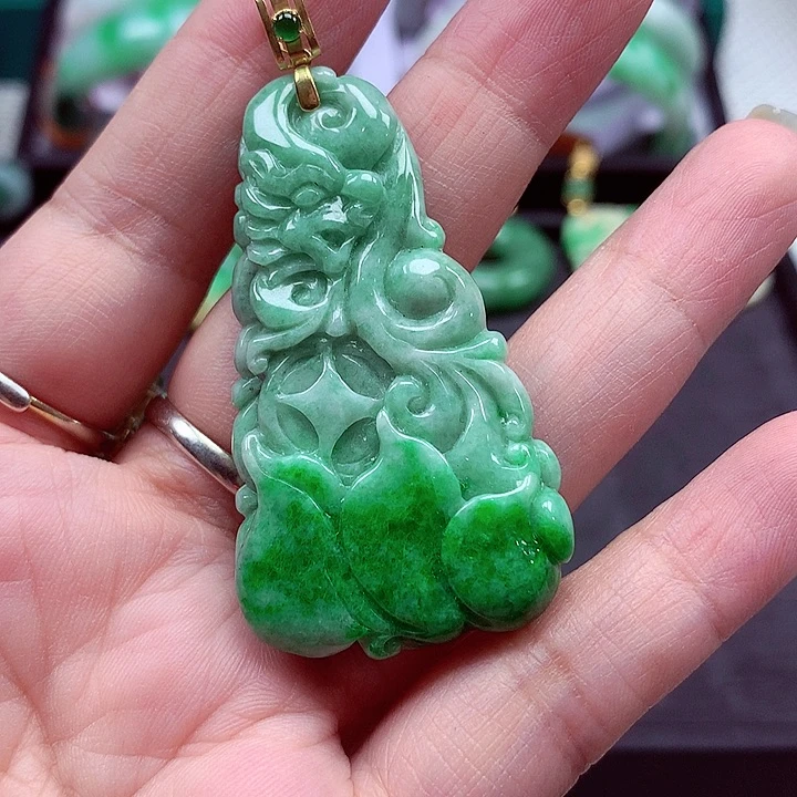 颈饰18K金镶嵌翡翠翡翠