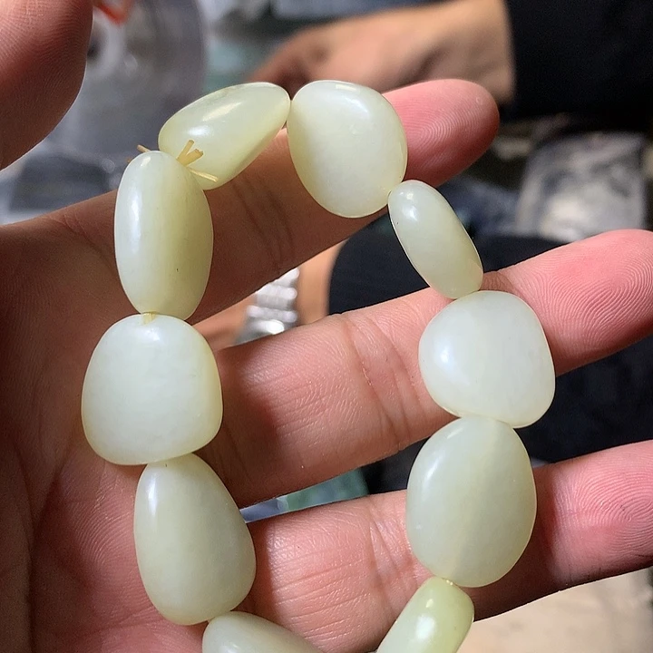 颈饰未镶嵌和田玉（糖玉）