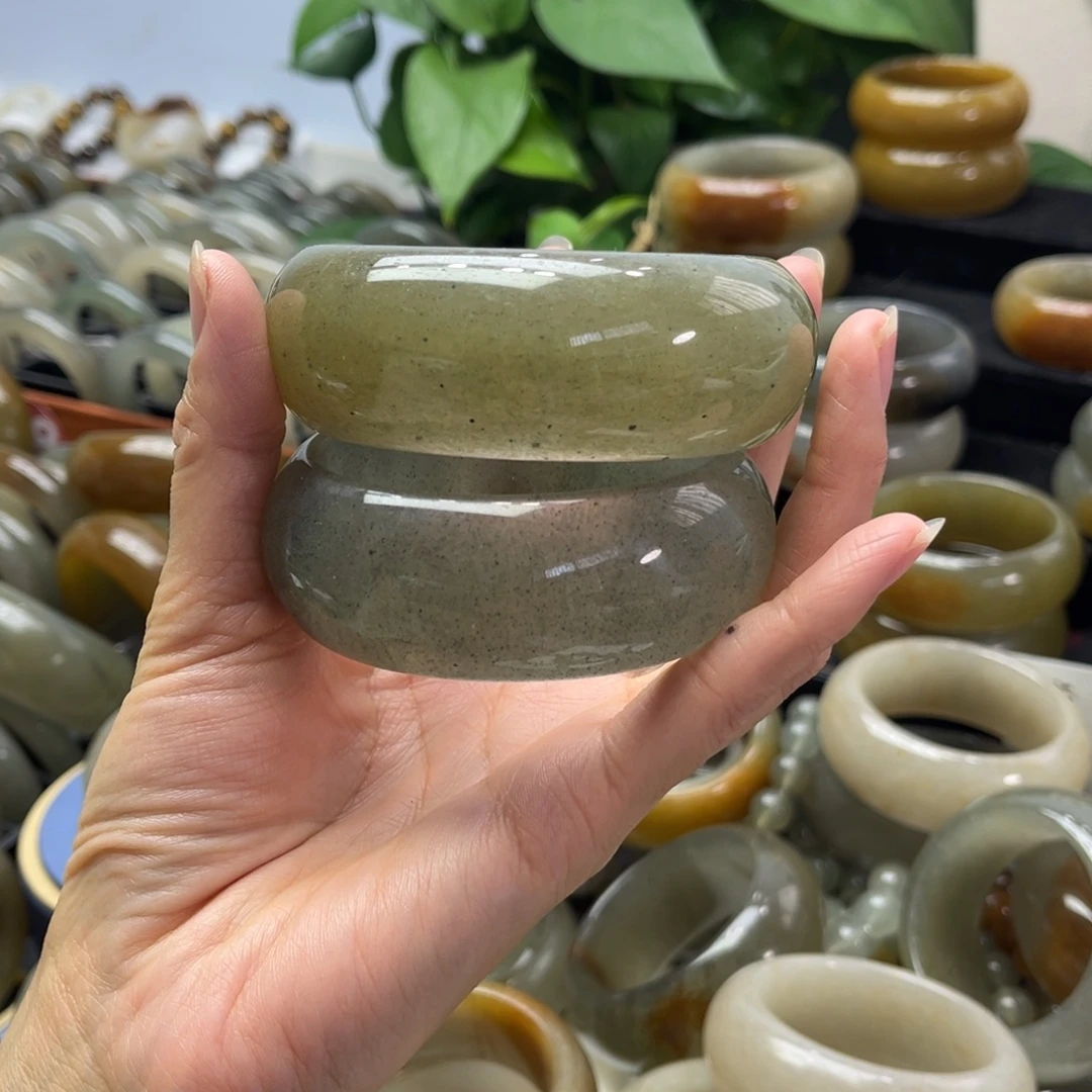 小***凰石英质玉未镶嵌手镯