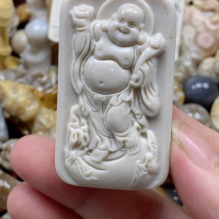 颈饰未镶嵌硅化珊瑚（珊瑚玉）