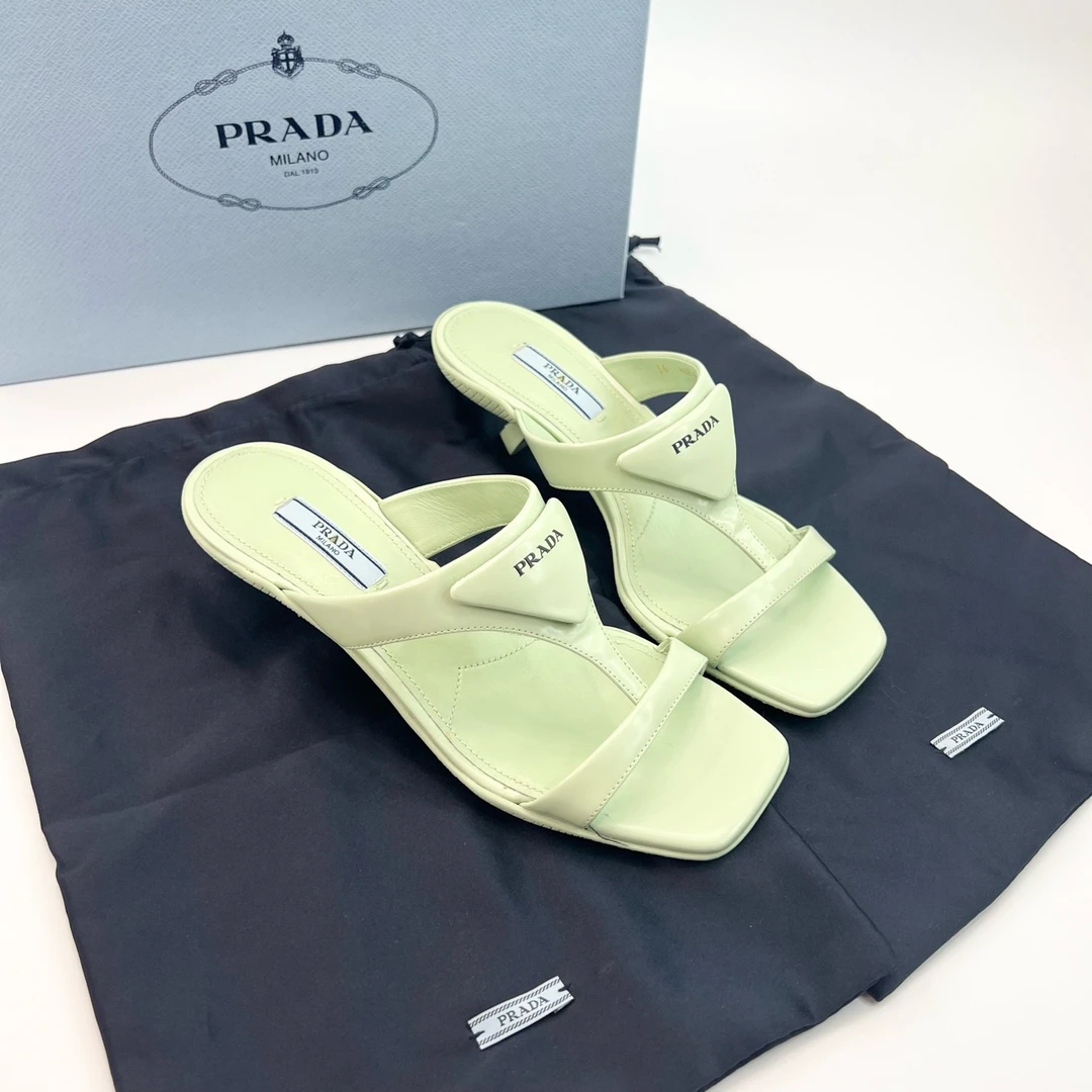 全新未使用 Prada/普拉达 /36码/牛油果绿小猫跟方头凉鞋