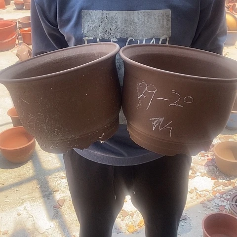 中国宜兴紫砂花盆＂