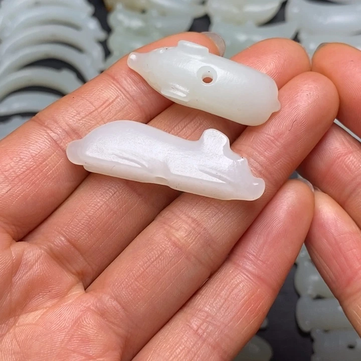 红***雪和田玉未镶嵌挂件